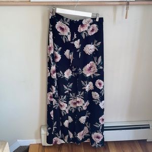 Floral maxi skirt with shorts! 🌸